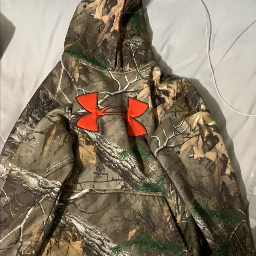Under armour camo sweatshirt
